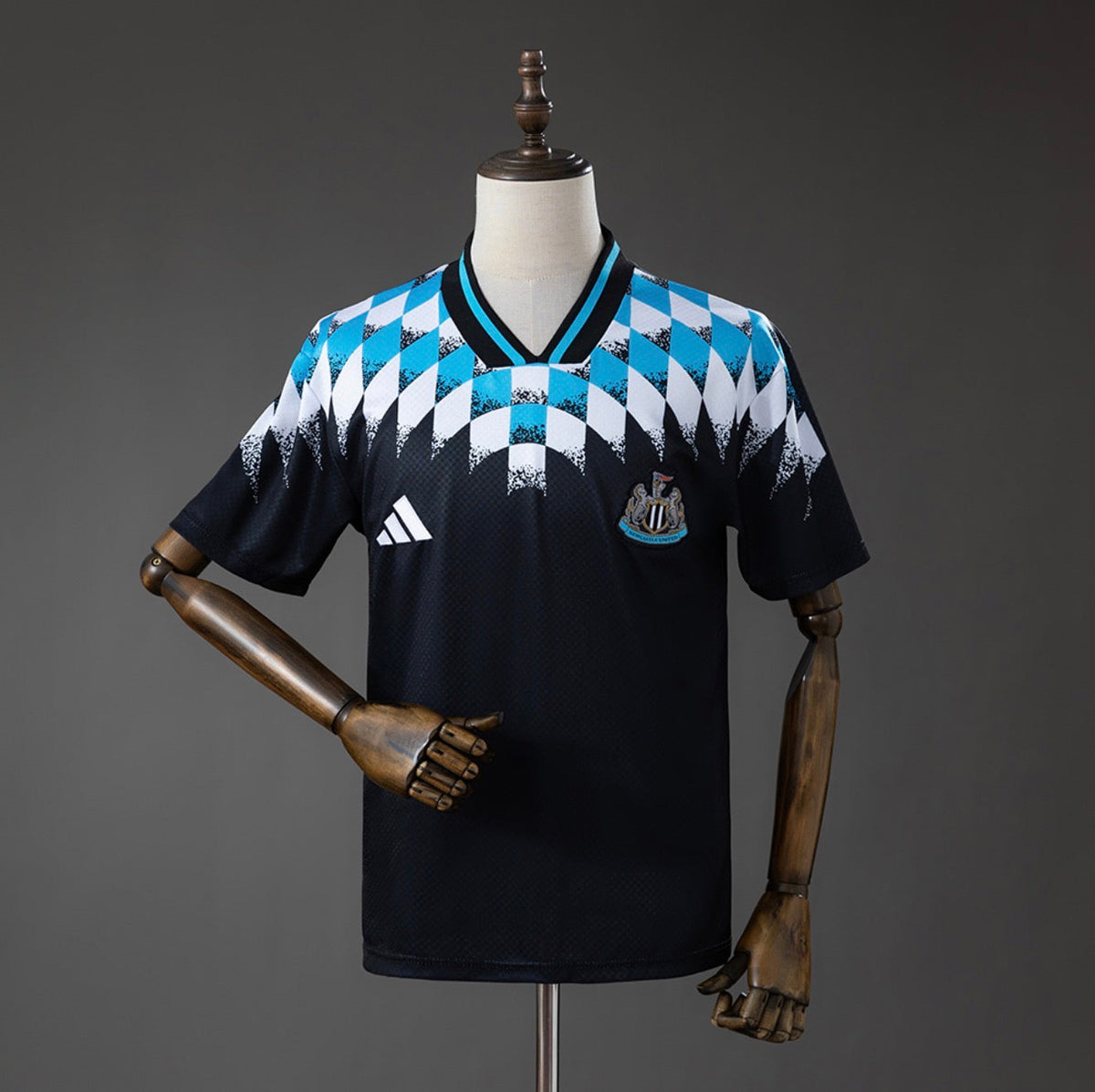 NEWCASTLE LIMITED EDITION 26/27 MAN
